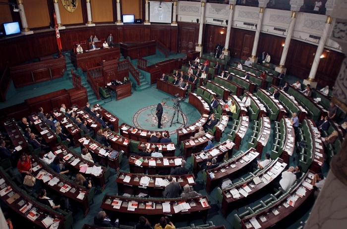 Tunisie: les députés retirent leur confiance au Premier ministre Habib Essid