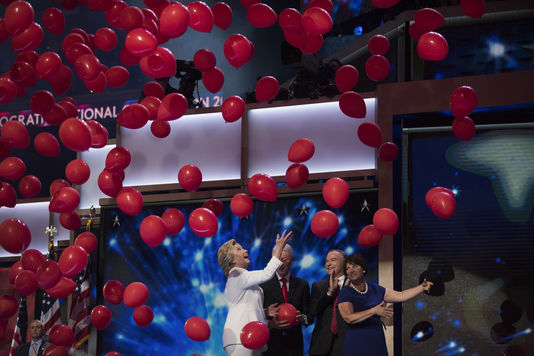 ​Hillary Clinton prend l’avantage dans la course à la Maison Blanche