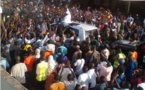 Regarder la liesse populaire qui accompagne le retour d'Adama Barrow en Gambie (Vidéo)