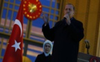 Turquie: plus fort que jamais, Erdogan balaie les critiques étrangères