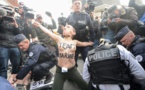 Des Femen arrêtées à Hénin-Beaumont près du bureau de vote de Marine Le Pen