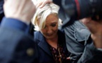 ​ Présidentielle : Marine Le Pen accueillie par des jets d'œufs en Bretagne