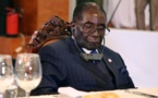 Zimbabwe : Mugabe ne s’endort pas en public, il repose ses yeux