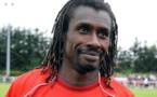 Aliou Cissé félicite ses poulains après leur victoire contre la Guinée Equatoriale (3-0)
