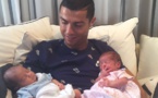 Cristiano Ronaldo présente ses jumeaux 