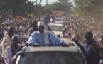 La mobilisation exceptionnelle à Kolda pour accueillir Wade : Une marée humaine dévouée au "Pape du Sopi"