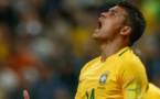 Brésil-Bolivie : Thiago Silva s'effondre sur la pelouse et sort sur civière