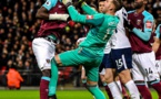 L'image de la soirée : Le choc entre Cheikhou Kouyaté et le gardien de West Ham