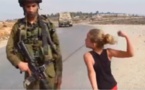 ​Une Palestinienne gifle un soldat israélien