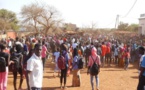 Tambacounda : Macky accueilli par une marée d'élèves en brassards rouges