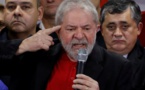 Brésil : la caravane électorale de Lula touchée par des tirs