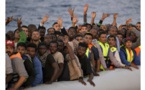Vidéo-115 migrants africains forcent l’entrée en Espagne, franchissent les murs brabelés