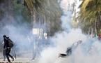 Tunisie : plusieurs milliers de manifestants dispersés par la police, l'armée à la rescousse