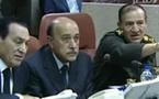 Hosni Moubarak consulte l'armée face à la pression de la rue
