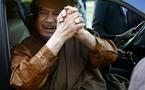 Kadhafi serait blessé et aurait quitté Tripoli, le gouvernement libyen dément