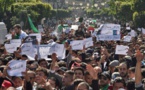 Algérie: des milliers de manifestants défient à nouveau le pouvoir de Bouteflika