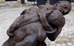 Paris honore le sculpteur Ousmane Sow avec son «Couple de lutteurs»
