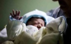 Une femme infertile a mis au monde un bébé conçu à trois