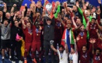 Images et Vidéo: les Reds soulèvent le trophée !