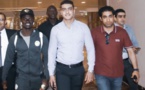 Au Caire, Sadio encagoulé et extirpé par la BIP... pour échapper à la ruée de jeunes fans égyptiens