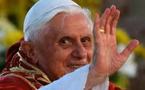 Veillée pascale du pape Benoît XVI: aller au-delà de l'obscurité et des peurs