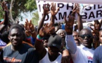Gambie: des manifestants réclament le départ d'Adama Barrow