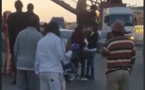 Vidéo-Diaksao: Une passerelle pour piétons happée par un camion, une partie est tombée 