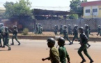 Guinée: la vidéo d'une femme utilisée comme bouclier par des policiers indigne