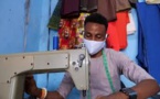 Gambie: face au coronavirus, les couturiers fabriquent des masques alternatifs