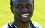 La nouvelle coiffure de Sadio Mané, mine déconfite, enflamme les réseaux sociaux 