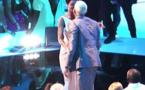 Rihanna et Chris Brown se sont fait un câlin pendant les MTV VMA 2012 !