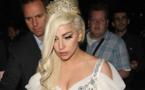 Lady GaGa se transforme en princesse pour les beaux yeux des Anglais