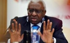 L'ironie de Lamine Diack à la barre: "La rue où j’ai grandi était à mi-chemin entre la prison et le stade. Tout petit, j’ai choisi le stade"