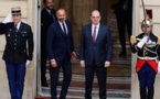 Passation de pouvoirs : Édouard Philippe "passe le flambeau" à Jean Castex