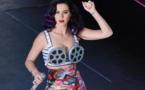 Katy Perry chante (et se fait les ongles) pour Barack Obama