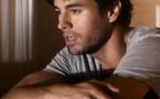 Enrique Iglesias se balade nu dans son nouveau clip Finally Found You