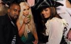 Kim Kardashian : Kanye West l’adore avec sa perruque blonde à 2 000 dollars !