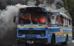 Au secours la folie des fanatiques fout le feu à Dakar !