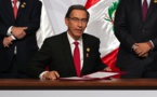 Pérou: le président Martin Vizcarra échappe à la destitution par le Parlement