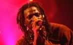 L'artiste ivoirien Tiken Jah Fakoly chante pour le Mali