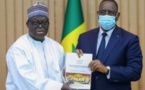 Moustapha Niasse remet le rapport sur les inondations à Macky Sall