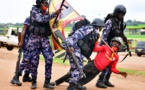 Présidentielle en Ouganda: l'opposant Bobi Wine inculpé mais relâché sous caution