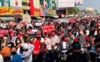 Grande mobilisation en Birmanie contre le coup d'État militaire