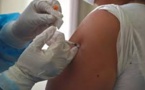 Covid-19 en Équateur: favoritisme dans la vaccination, le ministre de la Santé démissionne