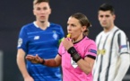 Stéphanie Frappart, première femme à arbitrer un match de qualification à la Coupe du Monde