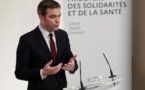 Vaccin AstraZeneca: "deux personnes sur un million peuvent avoir un effet indésirable", selon Olivier Véran