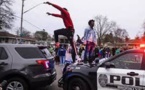 États-Unis: Minneapolis s’embrase à nouveau après la mort d’un jeune Noir tué par la police