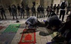 Affrontements à Jérusalem: des fidèles musulmans ont protégé des policiers israéliens