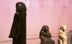 Mystère à Manchester : une statuette égyptienne bouge toute seule !
