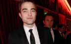 Robert Pattinson sort avec la petite fille d'Elvis Presley !